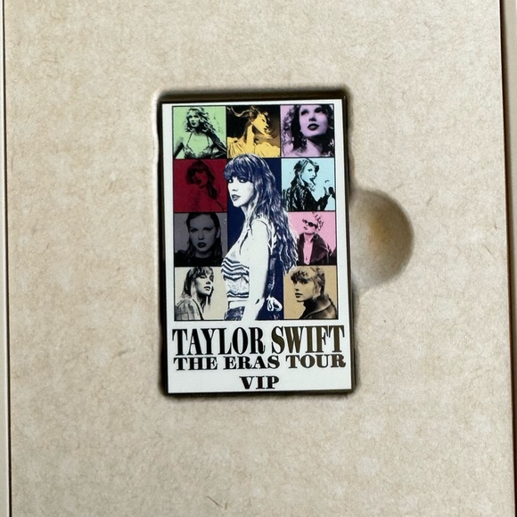 Taylor Swift Eras Tour VIP box tote pin posters postcards lanyard
Houston date - Picture 7 of 8